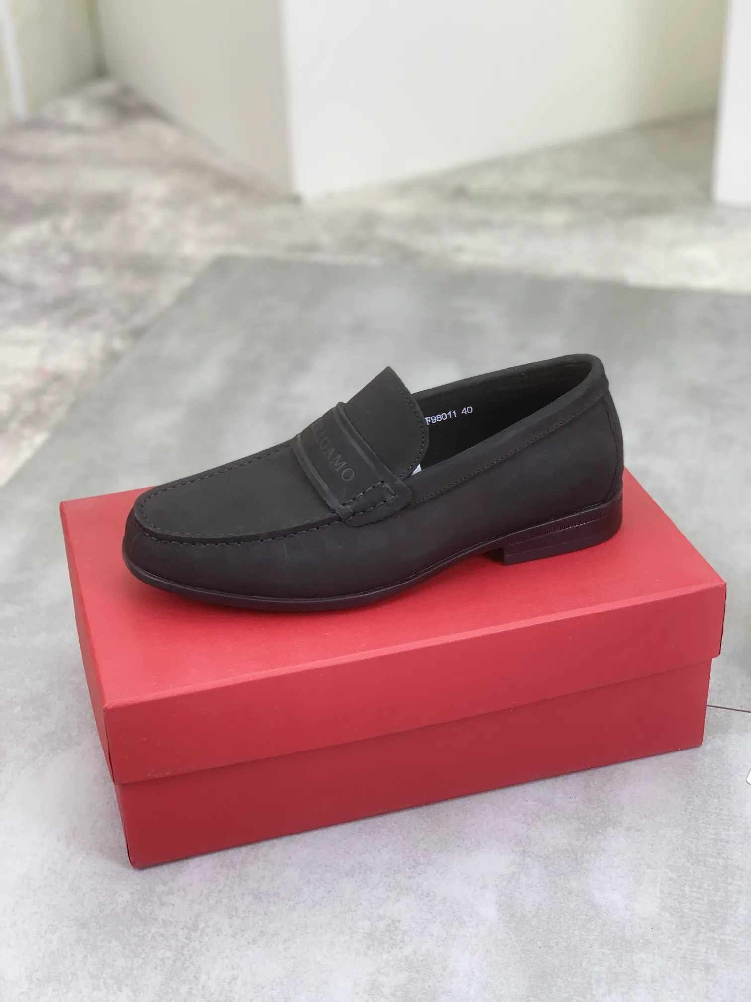 Men's Men's Shoes 💰P460💰[New Style] Water-dyed Niuli 🆘[Salvatore Ferragamo] Ferragamo's latest casual business leather shoes for men! Available at counters simultaneously! The fabric is made of specially imported original calfskin, and the interior is made of imported water-dyed cowhide. It is absolutely luxurious and leads the fashion trend. Matching code: 38-45; 3⃣️ colors available